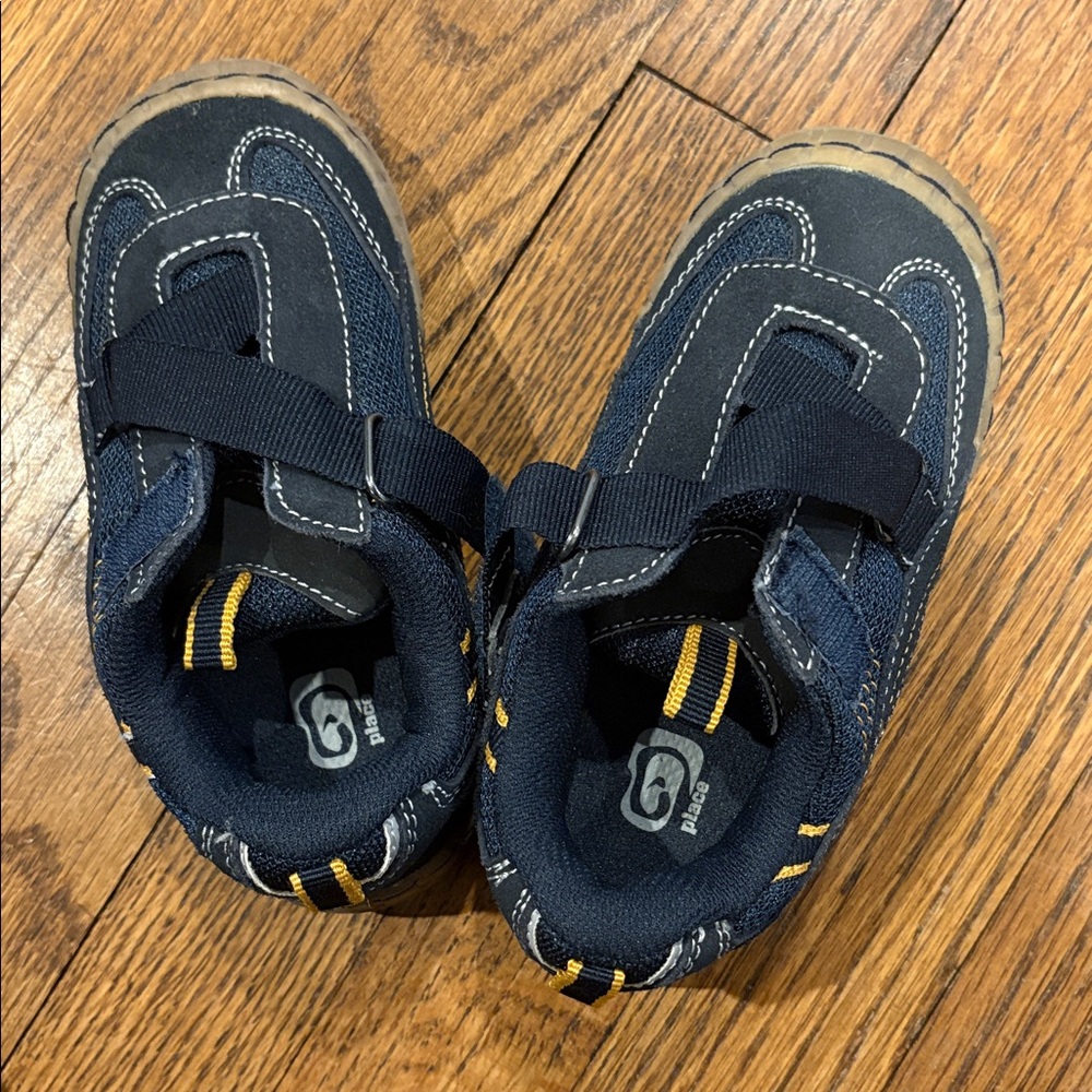 New The Children's Place boys sneakers shoes sz 10